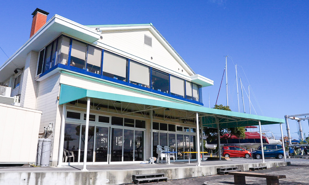 R cafe at Marina